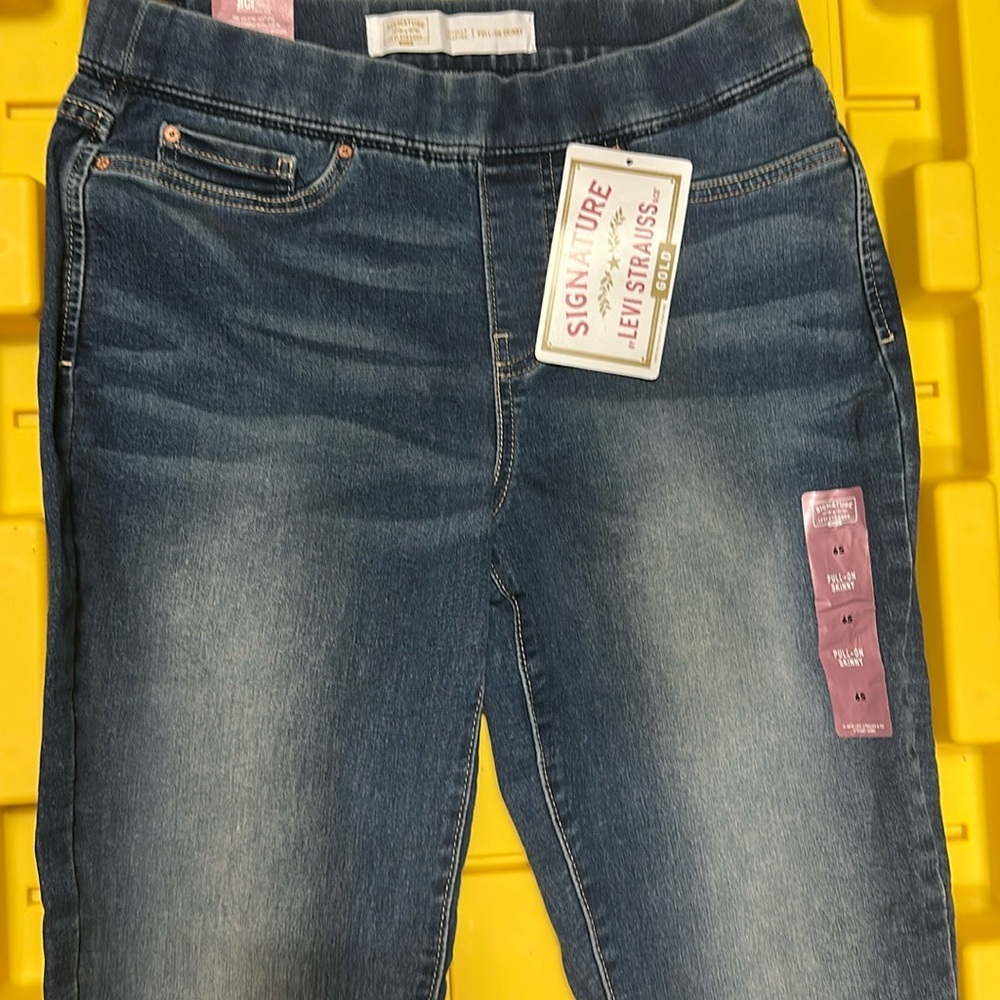 Levi Strauss Signature Gold Women Totally Shaping Pull-on Skinny Jeans 6S Short - Picture 4 of 7